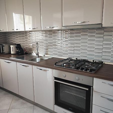 Apartment Eva Pula Buitenkant foto